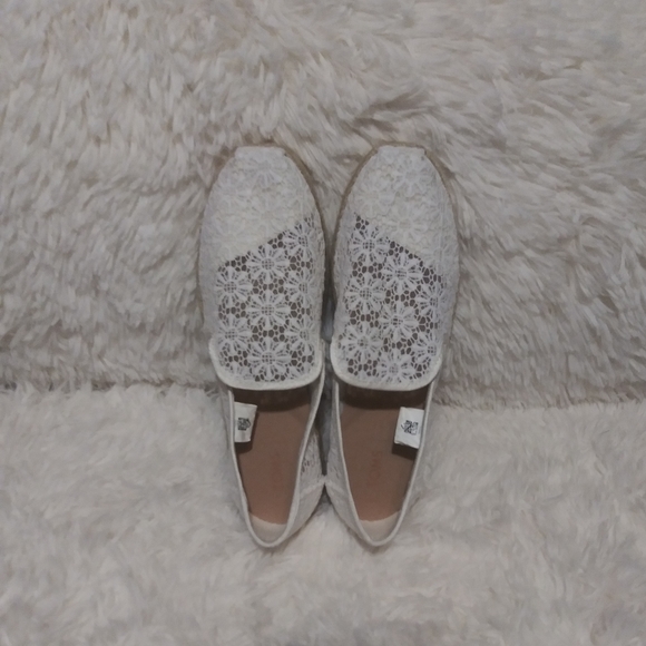 Woman's Floral Lace Espadrilles - Picture 5 of 7